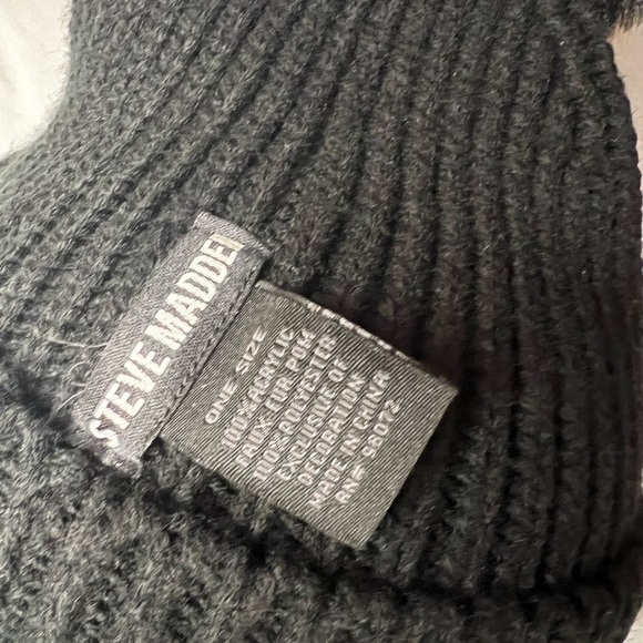 Steve Madden Women's Wide Cuff Ribbed Knit Faux Fur Pom Black Beanie - Picture 3 of 4